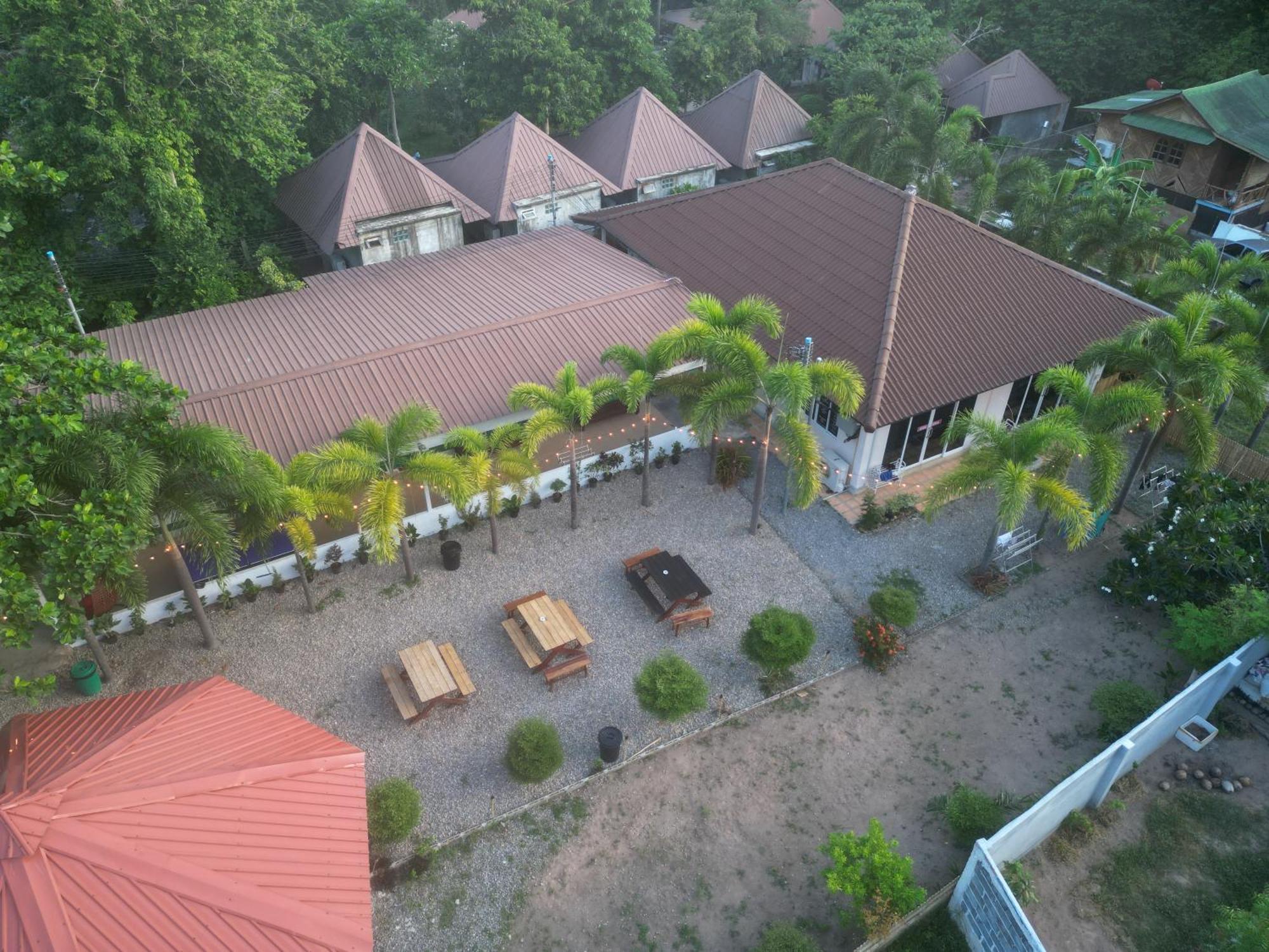 Escape Divers - Jungle Hostel And Dive Centre เกาะเต่า ภายนอก รูปภาพ