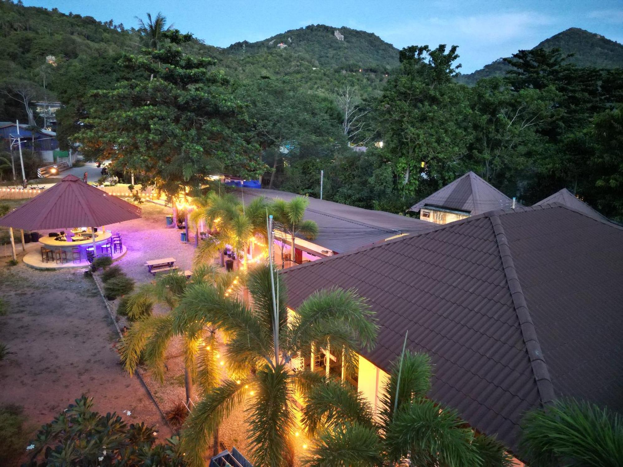 Escape Divers - Jungle Hostel And Dive Centre เกาะเต่า ภายนอก รูปภาพ