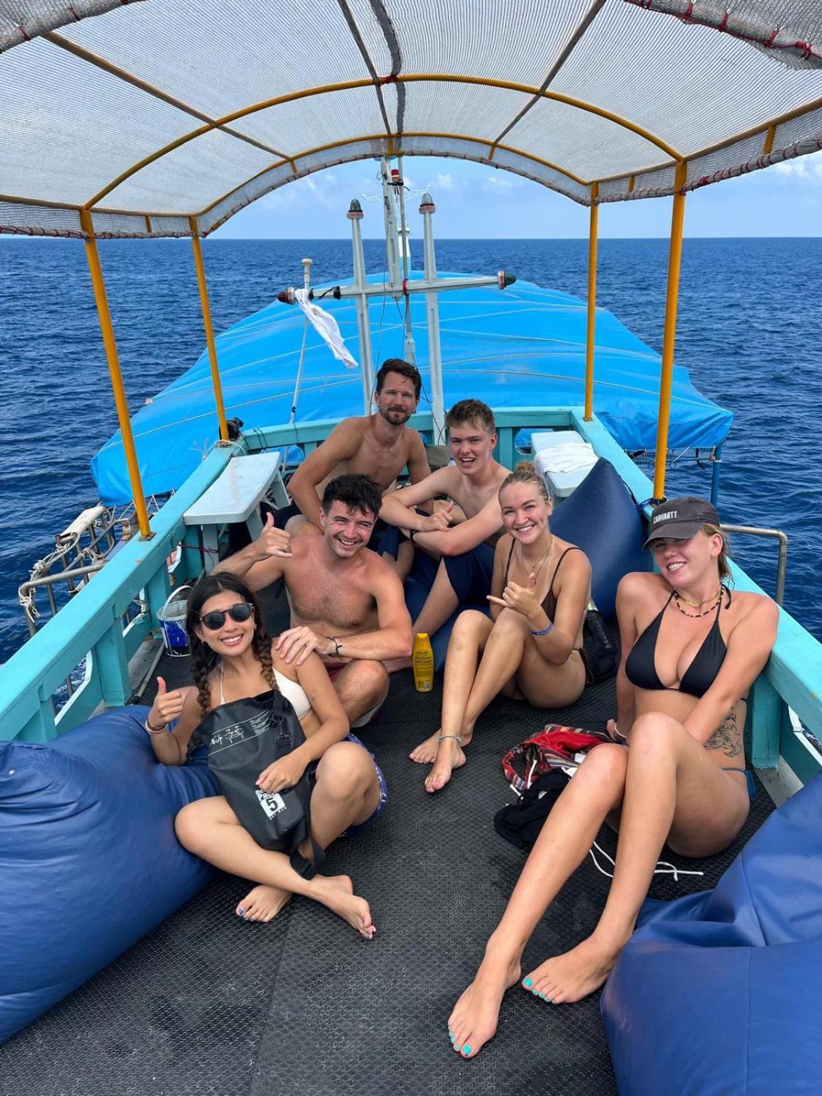 Escape Divers - Jungle Hostel And Dive Centre เกาะเต่า ภายนอก รูปภาพ